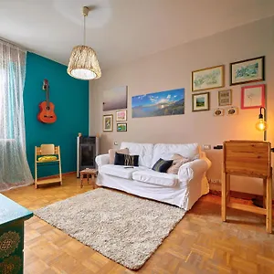 Domus Apartment